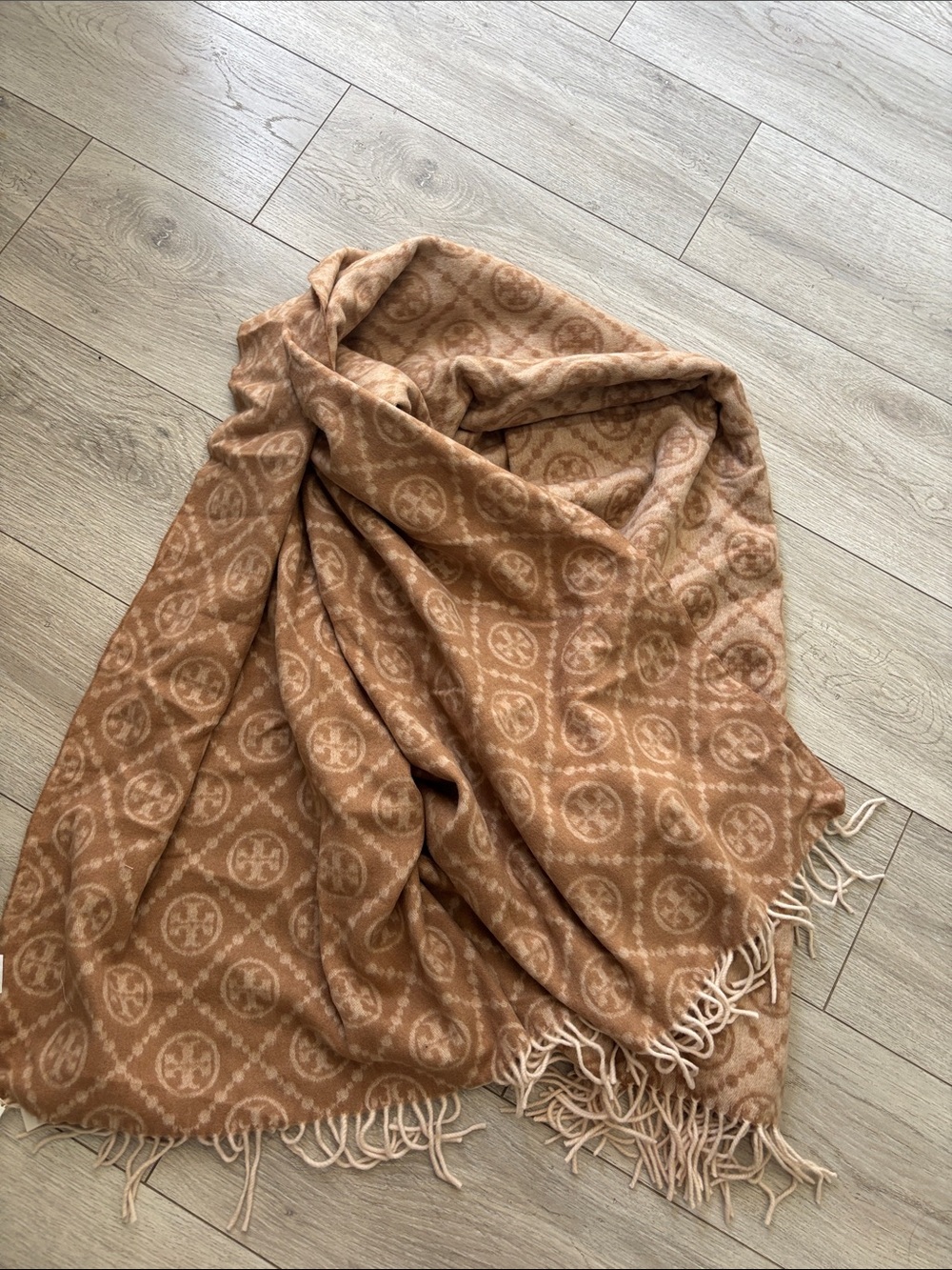 Tory Burch 100% wool scarf/shawl